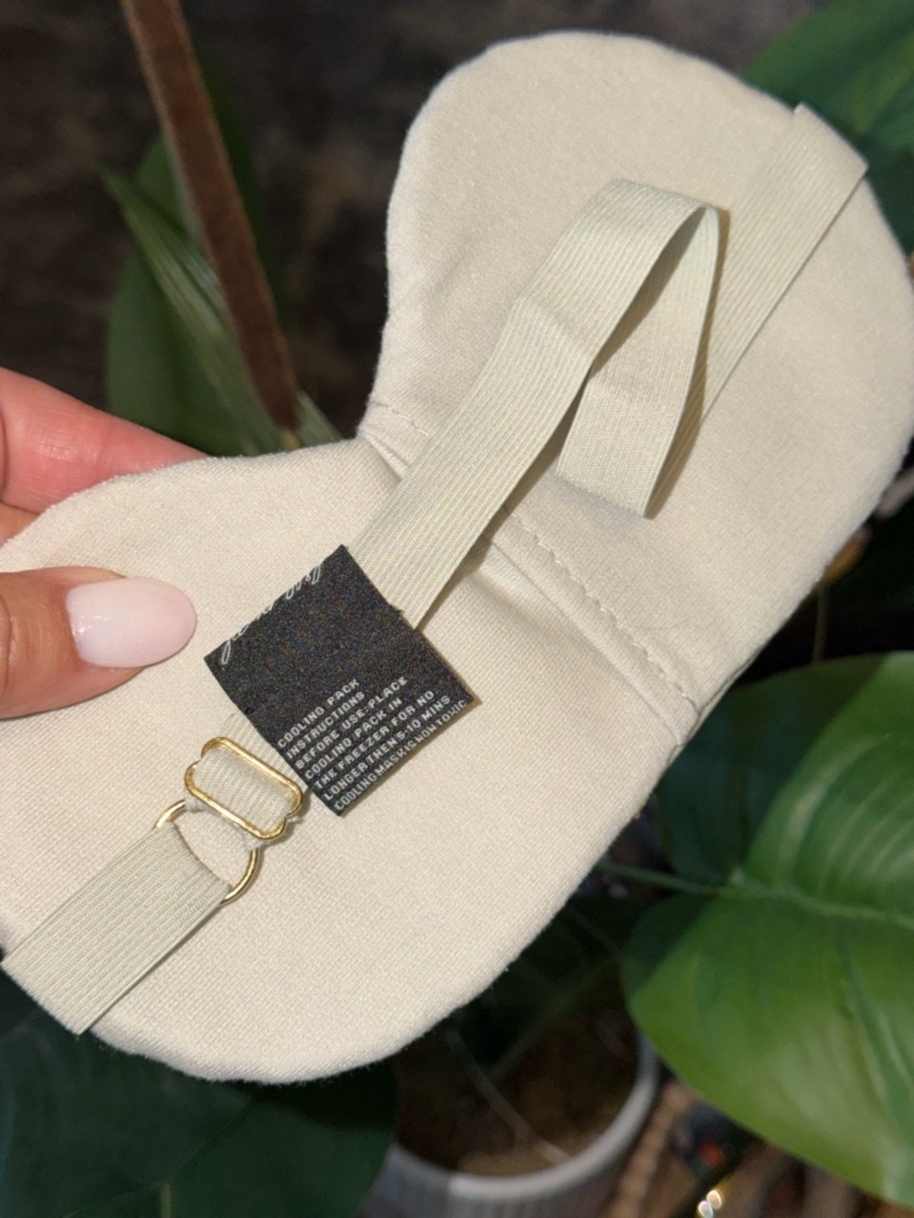 FREE PEOPLE Starry Vegan Leather Eye Mask with removable Cooling Insert - Picture 9 of 16